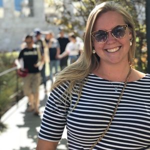 Meet your Posher, Dana